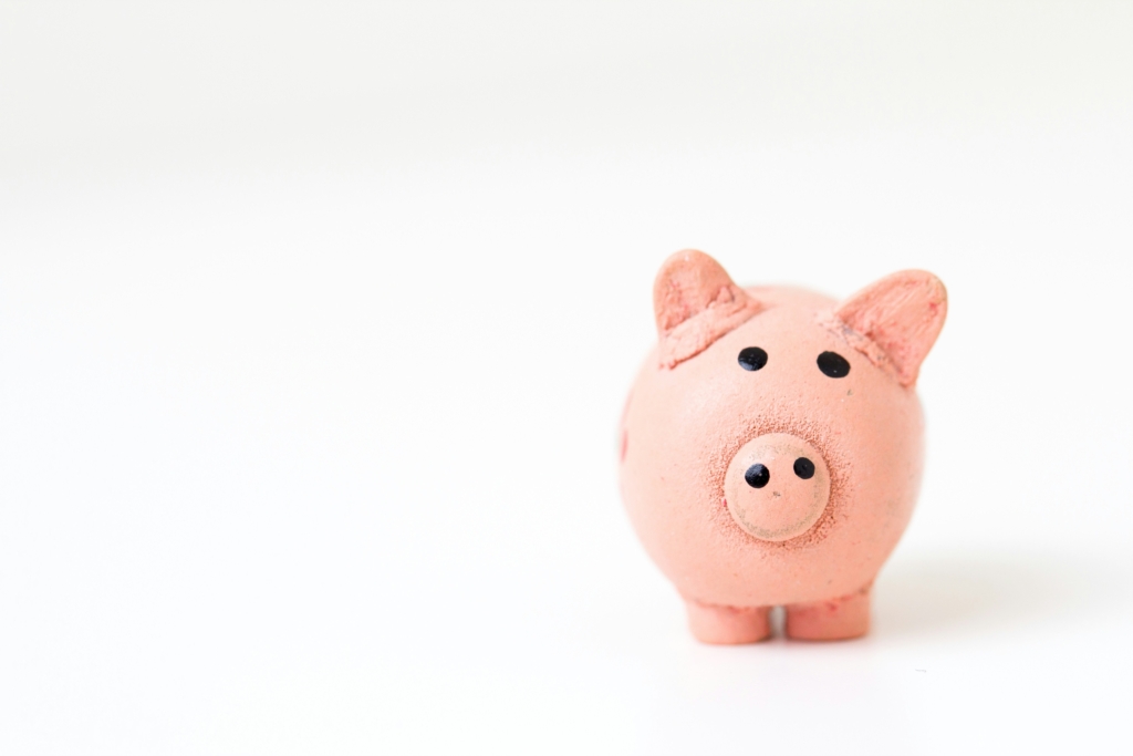 piggy bank that wants to help you as a lender